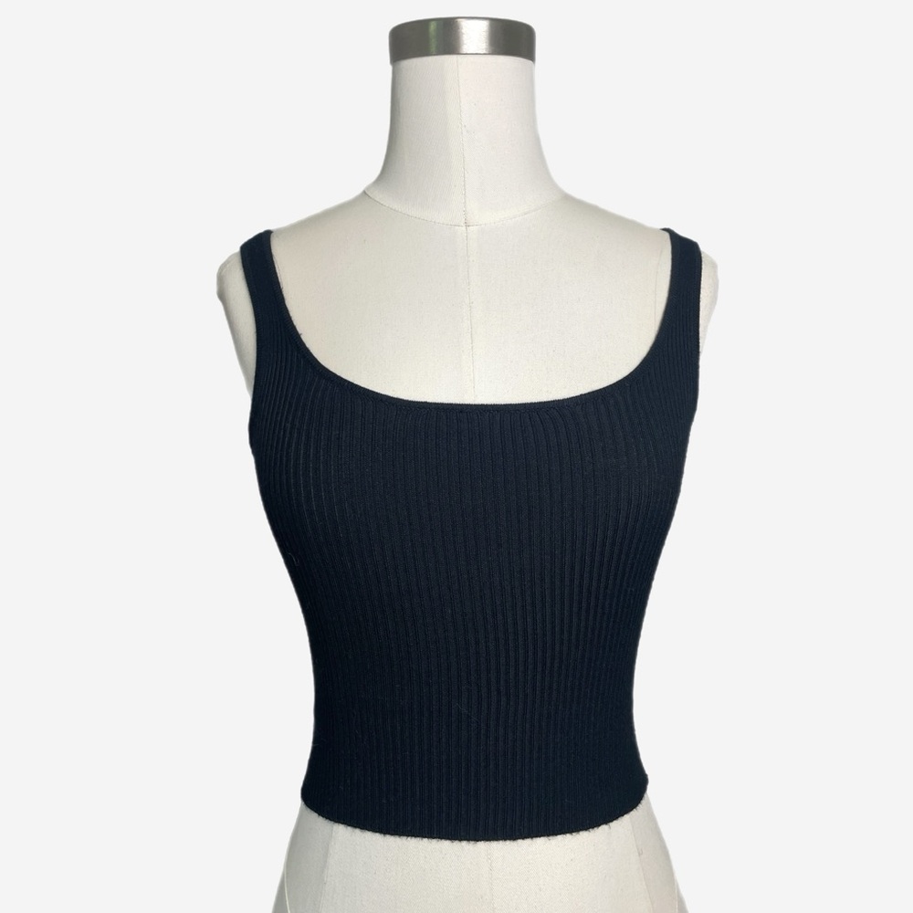 The Noli Shop Black Ribbed cropped sweater tank top stretchy classic capsule S